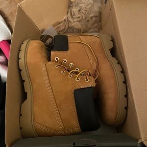 Like New Timberland Boots women size 5